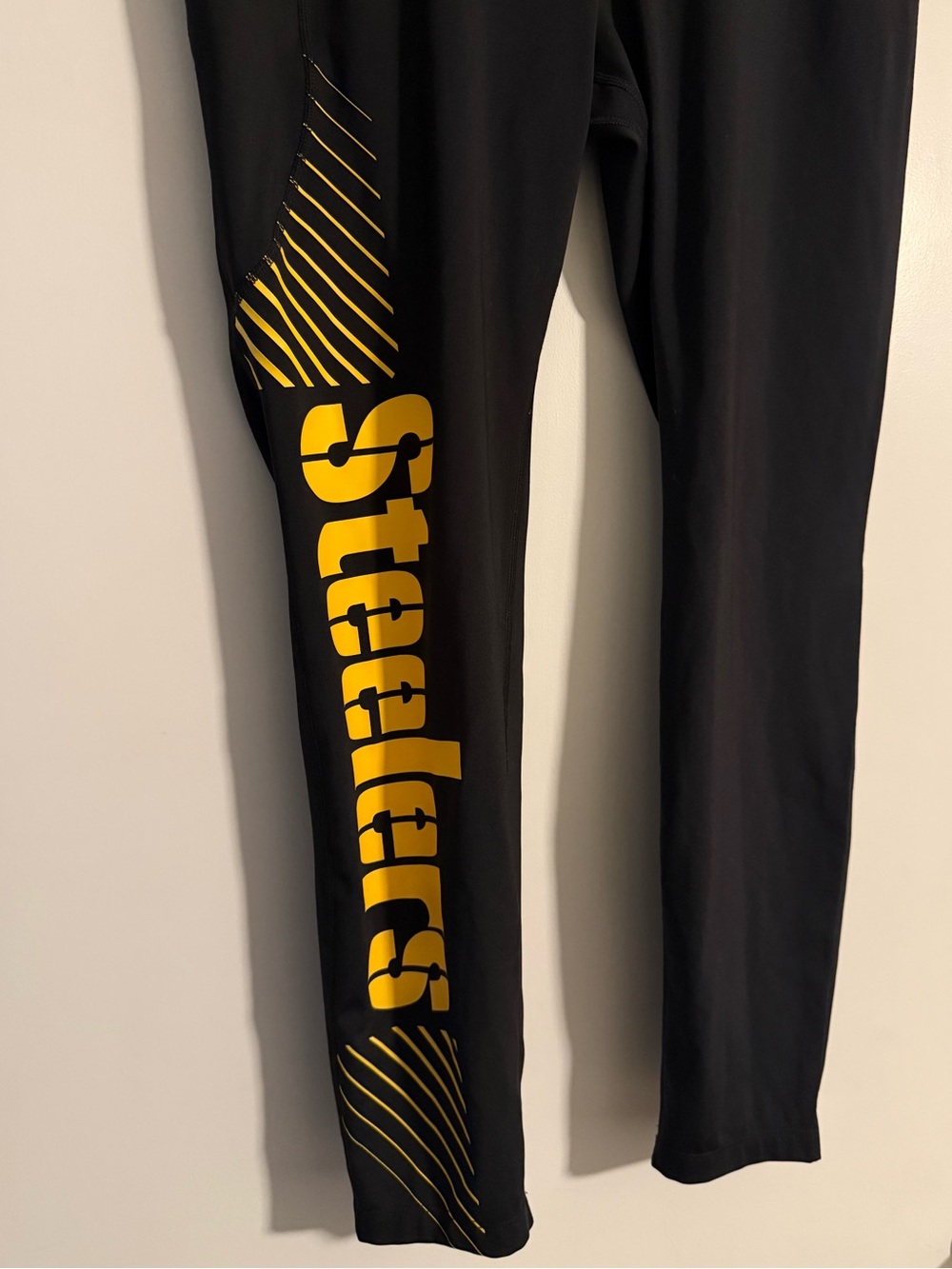 Pittsburgh Steelers Nike Women's Yard Line Crossover Leggings - Black - Picture 3 of 5